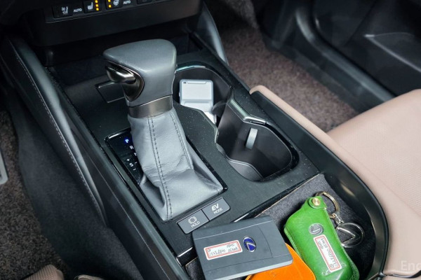 2023 Lexus ES с пробегом 29 676 км