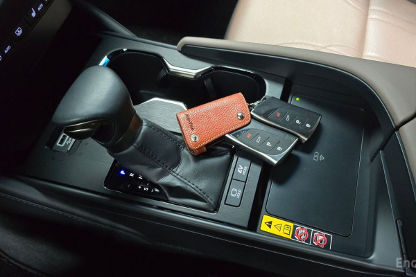 2023 Lexus ES с пробегом 12 542 км