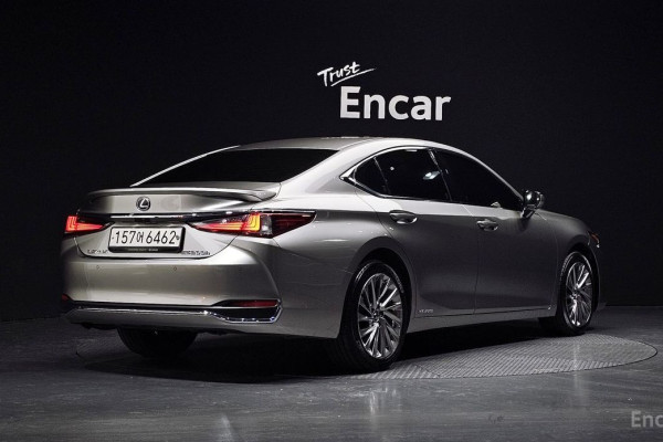 2022 Lexus ES с пробегом 67 057 км