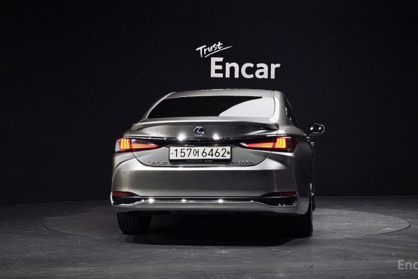 2022 Lexus ES с пробегом 67 057 км