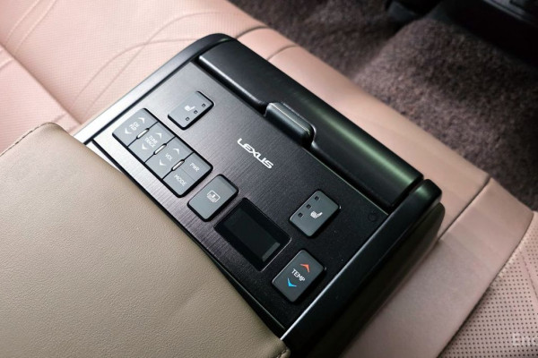 2023 Lexus ES с пробегом 29 676 км