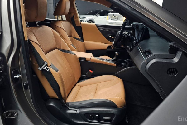 2022 Lexus ES с пробегом 67 057 км