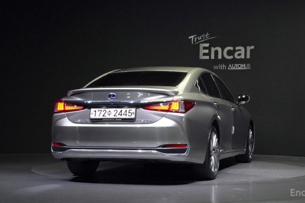 2022 Lexus ES с пробегом 33 053 км