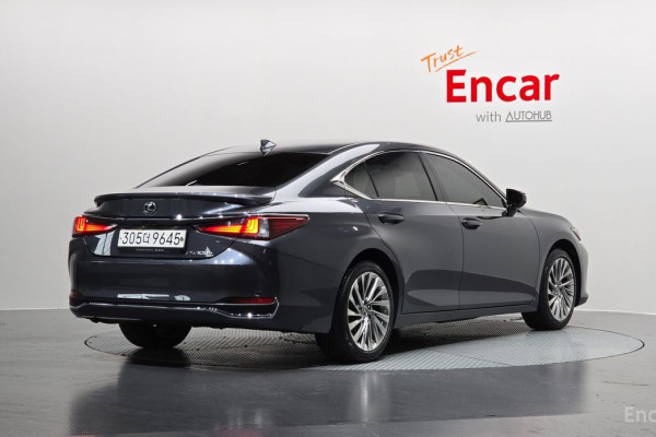 2023 Lexus ES с пробегом 32 248 км