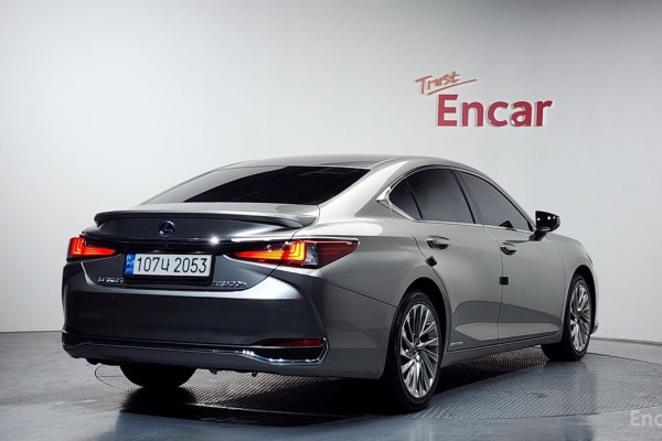 2022 Lexus ES с пробегом 84 959 км