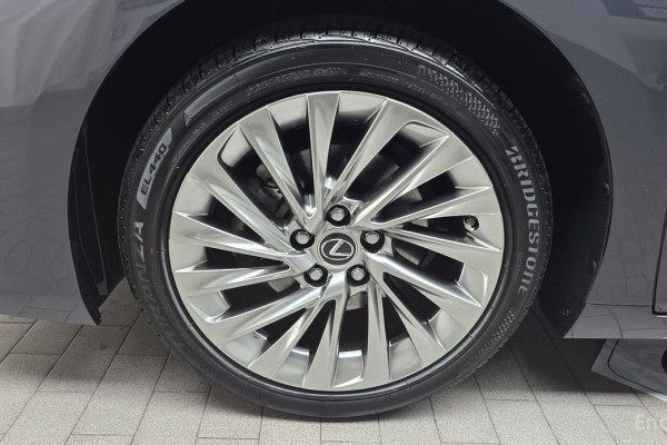 2023 Lexus ES с пробегом 32 248 км