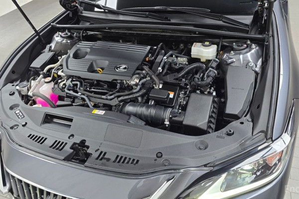 2023 Lexus ES с пробегом 32 248 км