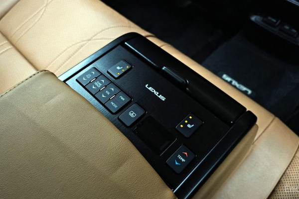 2022 Lexus ES с пробегом 67 057 км