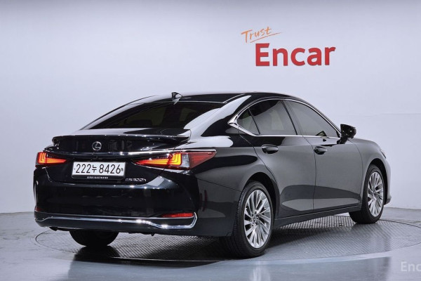 2023 Lexus ES с пробегом 26 097 км