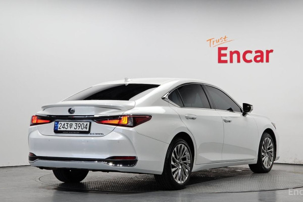 2023 Lexus ES с пробегом 37 344 км