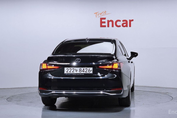 2023 Lexus ES с пробегом 26 097 км