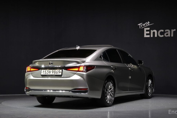 2023 Lexus ES с пробегом 82 511 км