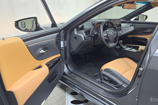 2023 Lexus ES с пробегом 32 248 км