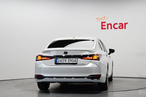 2023 Lexus ES с пробегом 37 344 км