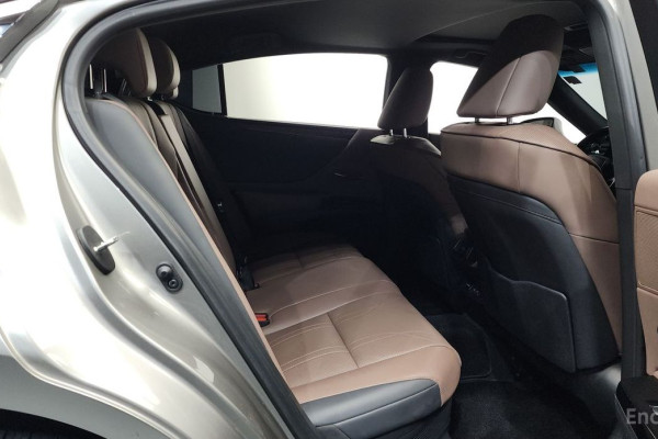 2022 Lexus ES с пробегом 84 959 км