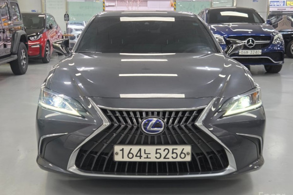 2022 Lexus ES с пробегом 62 645 км