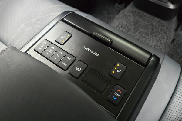 2022 Lexus ES с пробегом 33 053 км