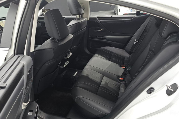 2023 Lexus ES с пробегом 37 344 км