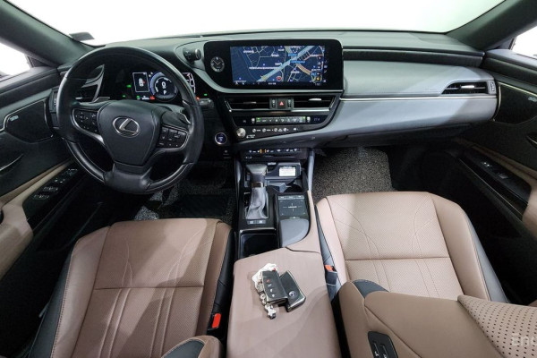 2022 Lexus ES с пробегом 39 502 км