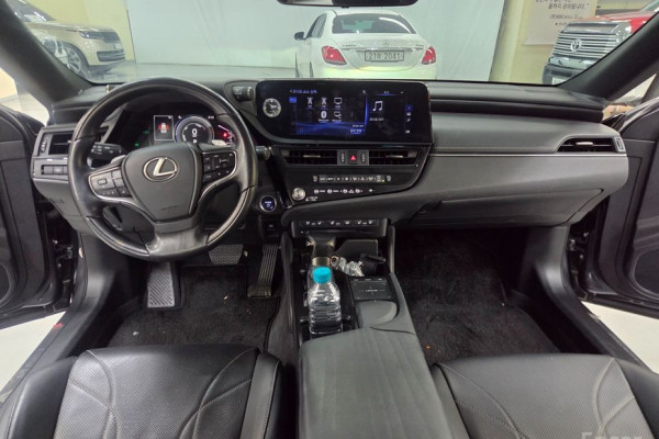 2022 Lexus ES с пробегом 62 645 км