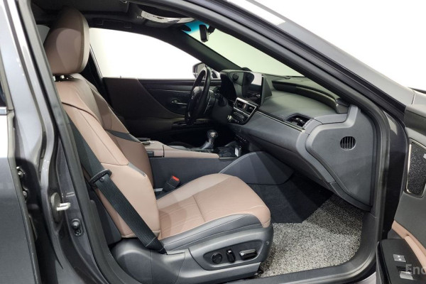 2022 Lexus ES с пробегом 39 502 км