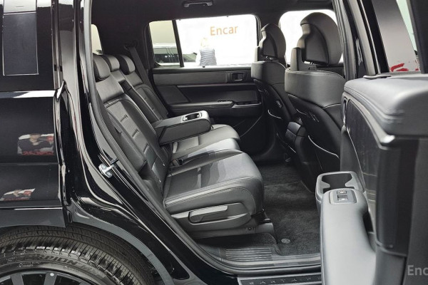 2025 Hyundai Santa Fe с пробегом 10 236 км