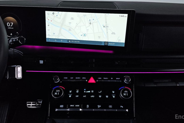 2025 Hyundai Santa Fe с пробегом 10 236 км