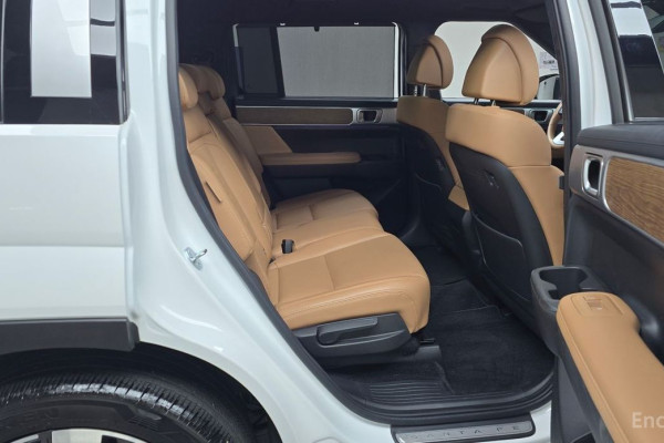 2023 Hyundai Santa Fe с пробегом 16 385 км