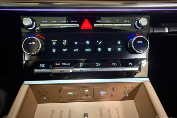 2024 Hyundai Santa Fe с пробегом 9 720 км