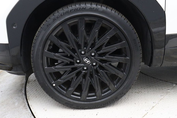 2024 Hyundai Santa Fe с пробегом 9 811 км