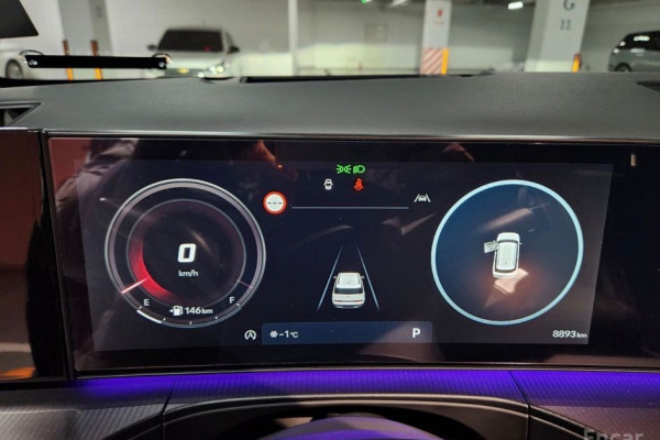 2025 Hyundai Santa Fe с пробегом 8 900 км