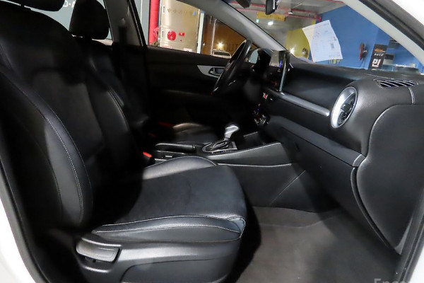 2021 Kia K3 с пробегом 111 396 км