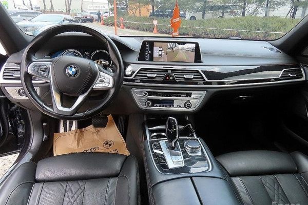 2017 BMW 7 серии с пробегом 121 177 км