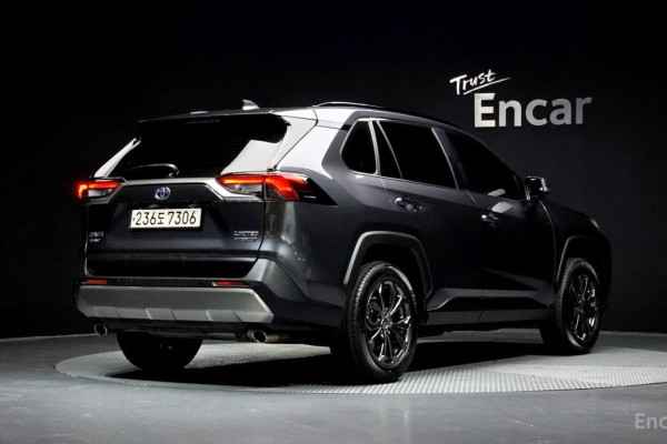 2023 Toyota RAV4 с пробегом 38 523 км