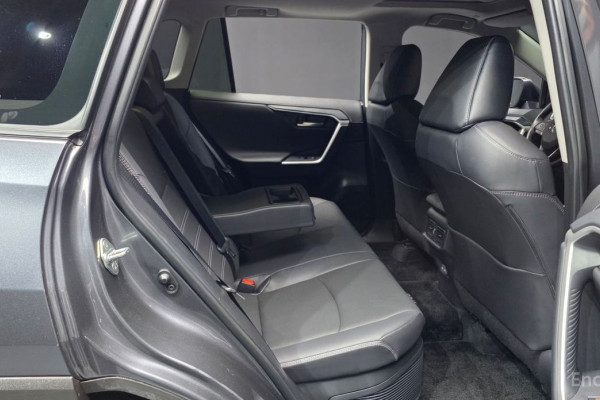 2023 Toyota RAV4 с пробегом 38 523 км