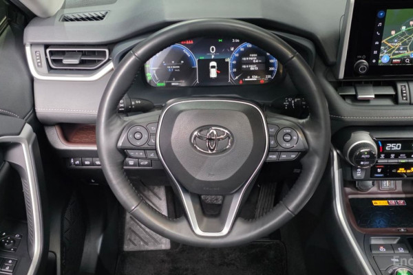 2023 Toyota RAV4 с пробегом 38 523 км
