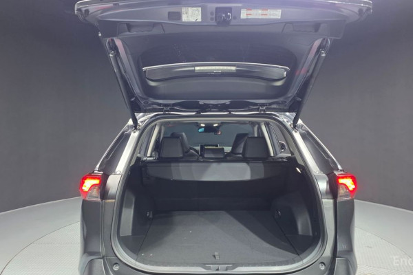 2023 Toyota RAV4 с пробегом 38 523 км