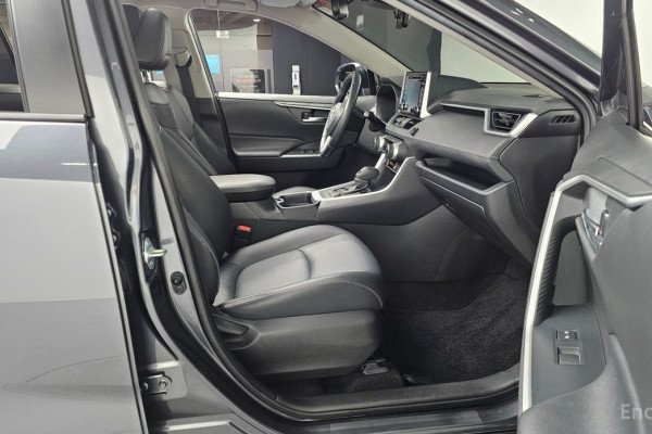 2020 Toyota RAV4 с пробегом 57 933 км