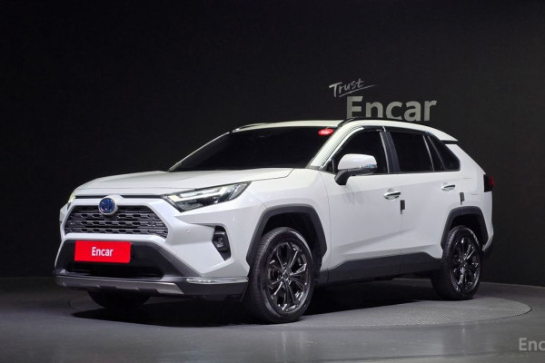 2023 Toyota RAV4 с пробегом 23 732 км