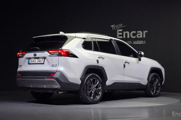 2023 Toyota RAV4 с пробегом 23 732 км