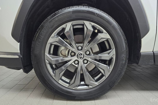 2023 Toyota RAV4 с пробегом 23 732 км