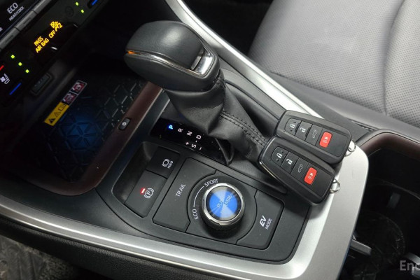 2023 Toyota RAV4 с пробегом 23 732 км