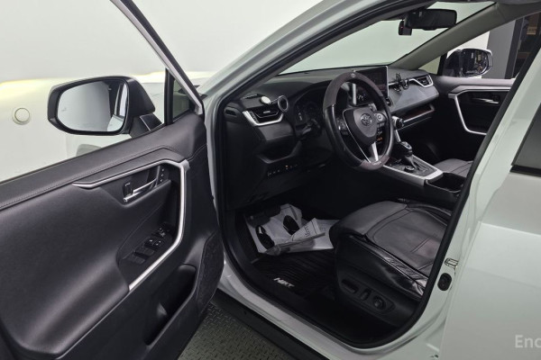 2023 Toyota RAV4 с пробегом 89 915 км