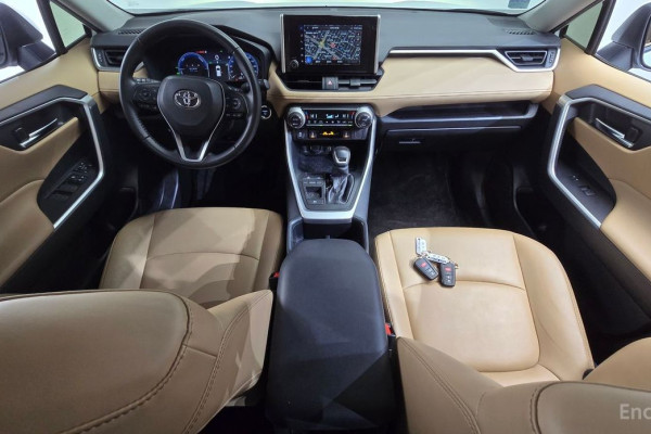 2023 Toyota RAV4 с пробегом 43 181 км