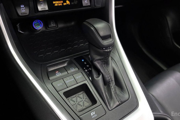 2020 Toyota RAV4 с пробегом 52 901 км