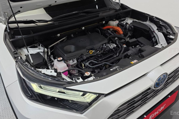 2023 Toyota RAV4 с пробегом 17 500 км