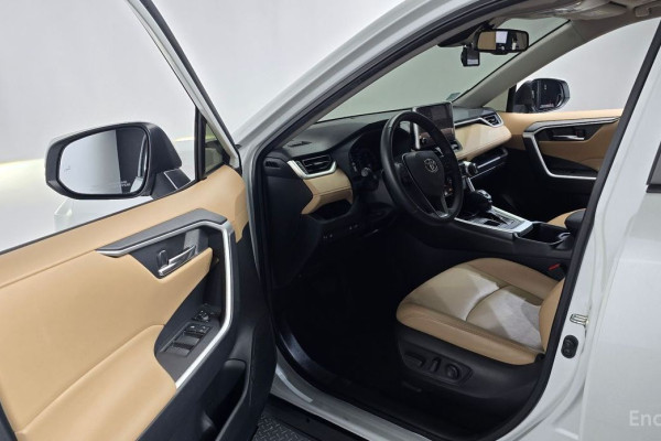 2023 Toyota RAV4 с пробегом 43 181 км