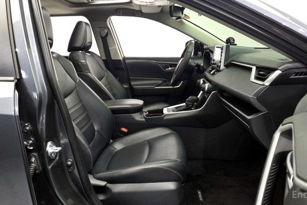 2020 Toyota RAV4 с пробегом 52 901 км