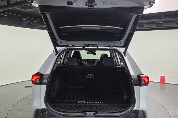 2023 Toyota RAV4 с пробегом 89 915 км