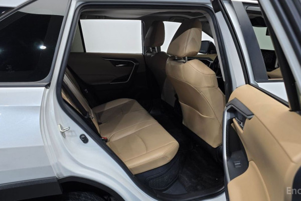 2023 Toyota RAV4 с пробегом 43 181 км